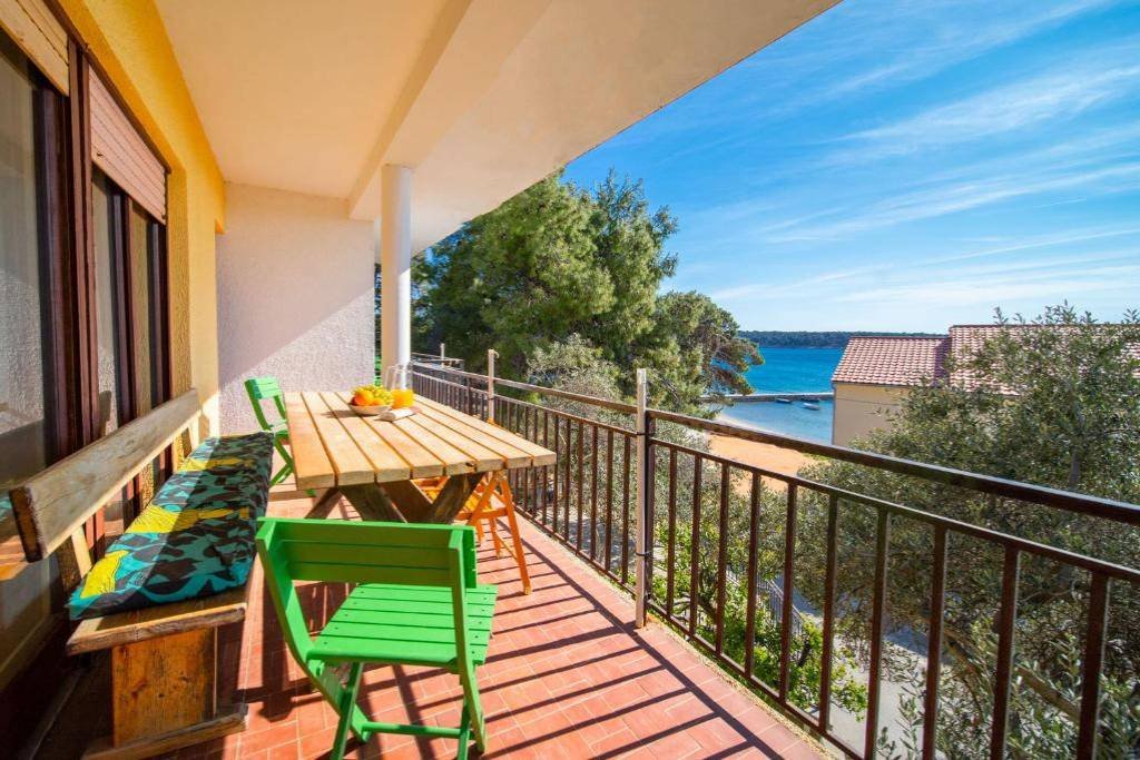 fia 70s beach apartment 3 fia 70s beach apartment 3